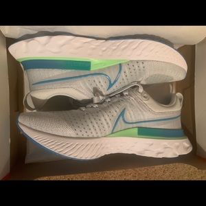 Nike React Infinity Run Flyknit 2 Mens Size 11 Running Shoes NEW